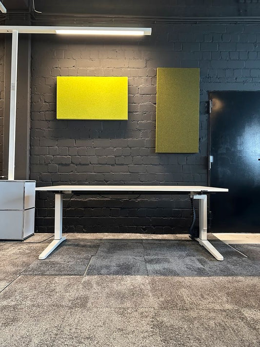 Ology E-Schreibtisch, 180×90 cm, Weiß