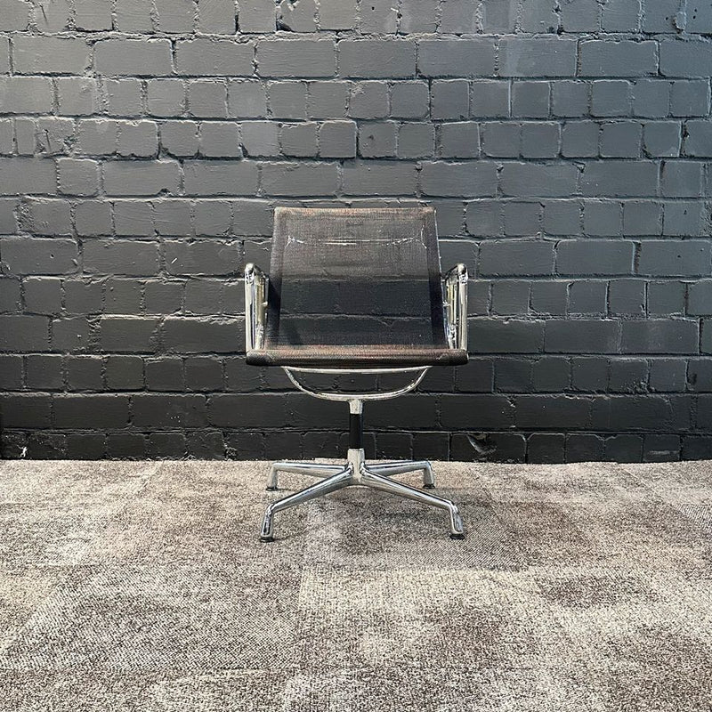 Vitra Alu Chair EA 108 Netz drehbar Bürostuhl