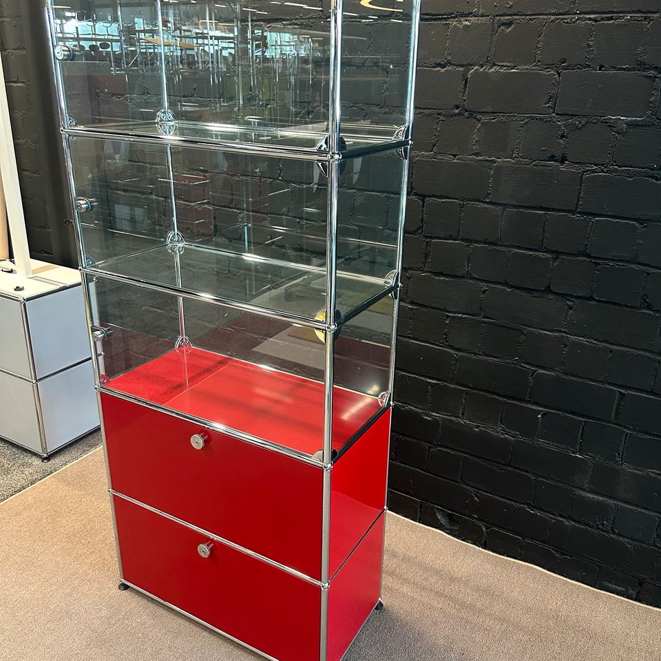 USM Haller Vitrine/Sideboard Rot mit Glasfächern