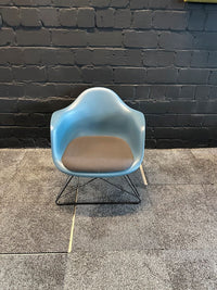 Eames Plastic Armchair LAR