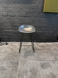 About A Stool AAS 38 Grau