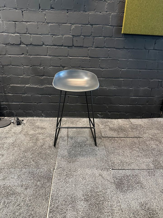 About A Stool AAS 38 Grau