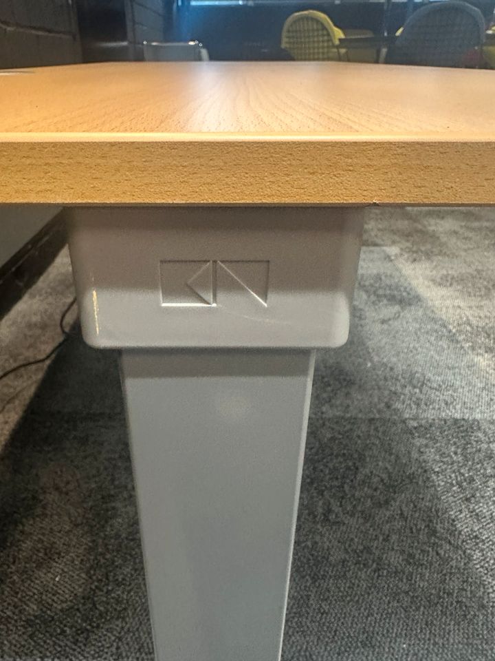 E-Schreibtisch, 180×80 cm