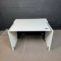 HomeFit Schreibtisch im Schrank, elektrisch höhenverstellbar, Weiß