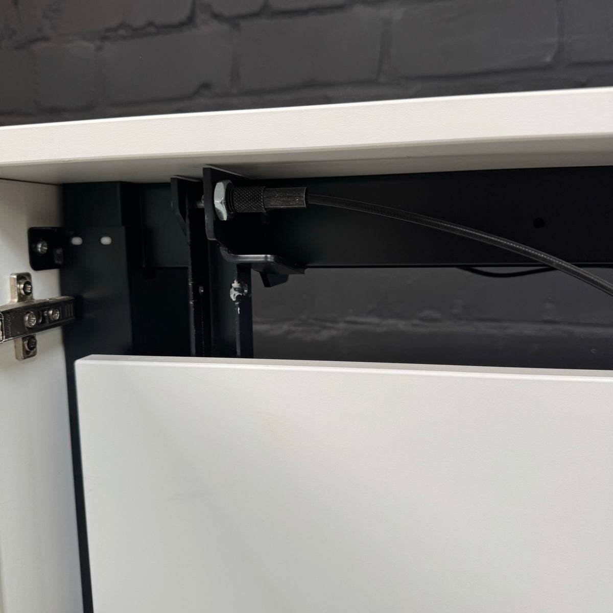 HomeFit Schreibtisch im Schrank, elektrisch höhenverstellbar, Weiß