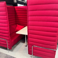 Vitra Alcove Cabin mit Tisch, Rot