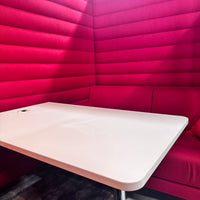 Vitra Alcove Cabin mit Tisch, Rot